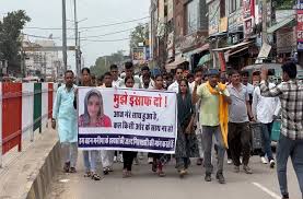 हिसार जिले के बरवाला में शिक्षिका मनीषा की हत्या के खिलाफ सैकड़ों छात्रों ने रोष मार्च निकाला। छात्रों ने 72 घंटे में आरोपियों की गिरफ्तारी व कठोर सजा की मांग करते हुए पूरे प्रदेश में आंदोलन की चेतावनी दी।